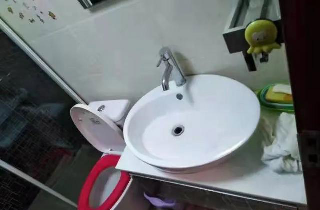 上四方小区 套一厅精装 南北向 拎包住 3楼 2万年 初次租